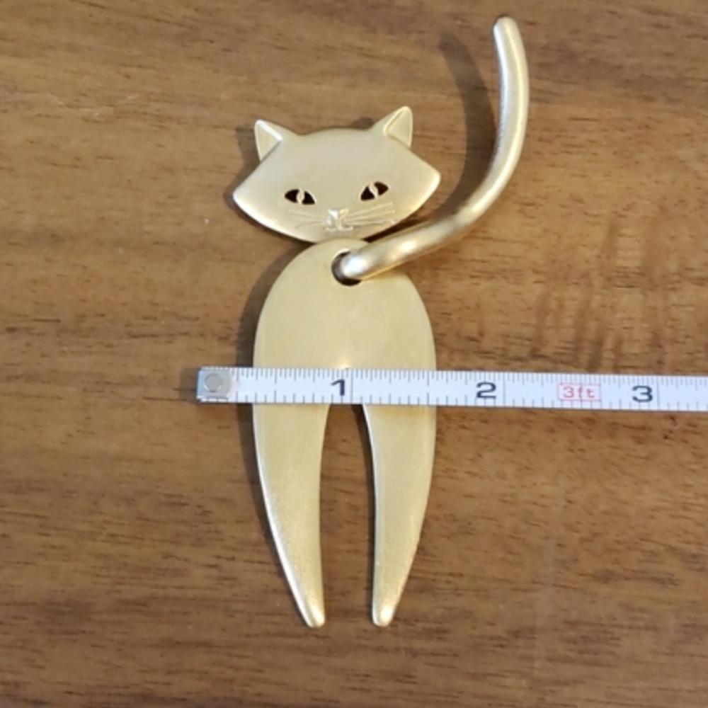 J.J. (Jonette Jewelry) circa 1970s, this cat Is satin-finish, brushed gold-tone. - Picture 8 of 8